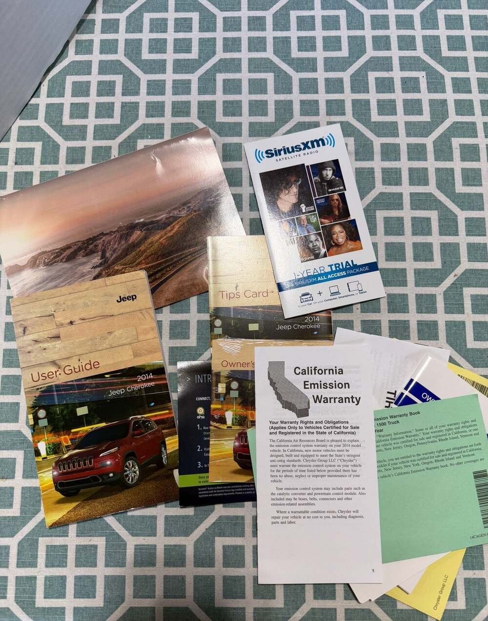 2014 Jeep Cherokee Owner Manual Set User Guide Case Brochure OEM